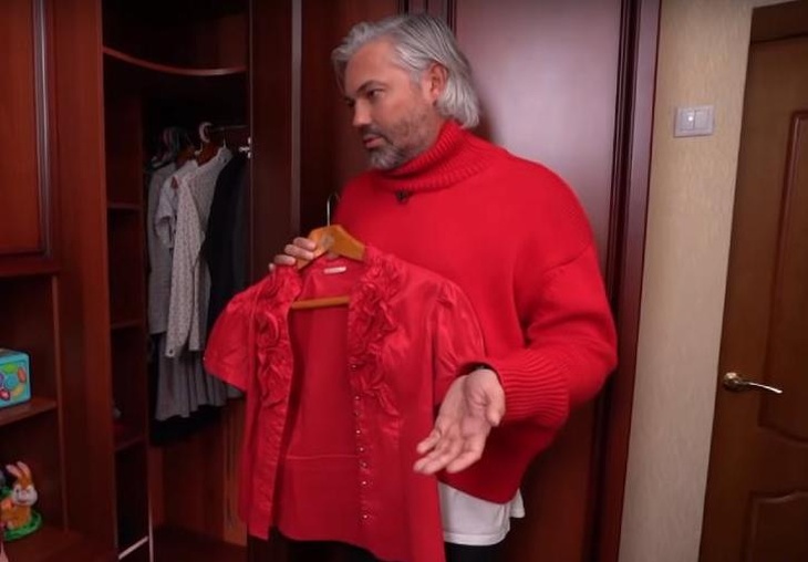 «Если ее наденешь, то опозоришься»: Рогов показал блузку, вышедшую из моды