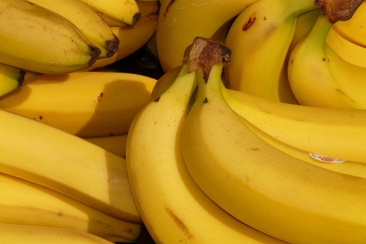 Диетолог Соломатина объяснила, кому вредны бананы