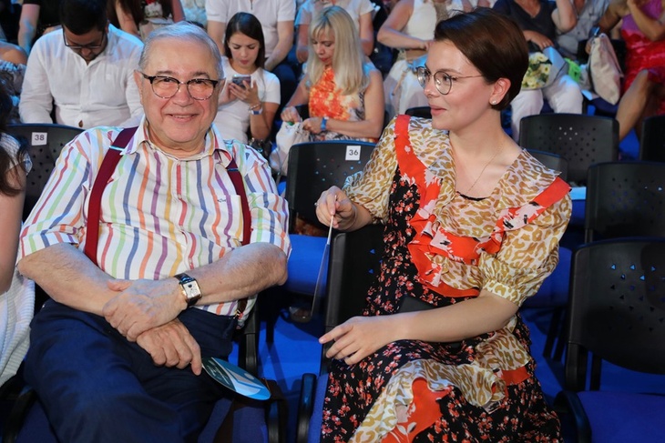 «Чувственно»: Татьяна Брухунова прижала руки Петросяна к своей груди