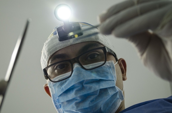 Хирург объяснил, почему россияне боятся идти к стоматологу и запускают зубы