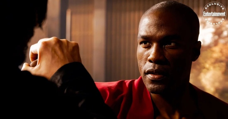 Нео вспомнит свое прошлое в кинотеатре: опубликованы свежие кадры из новой «Матрицы»