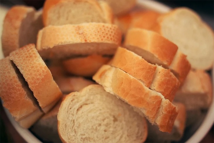  «Лучше выделяется желудочный сок»: почему дрожжевой хлеб полезнее пресного