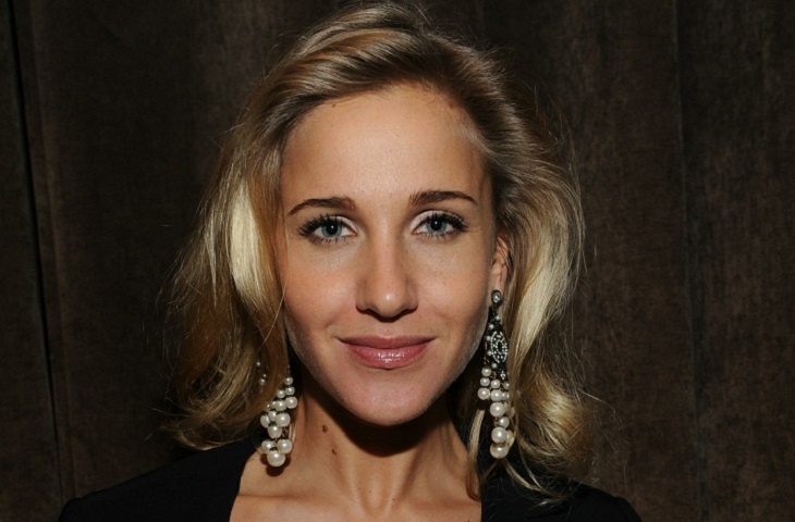 Ковальчук в трусиках и лифе на море подразнила точеной фигуркой: видео