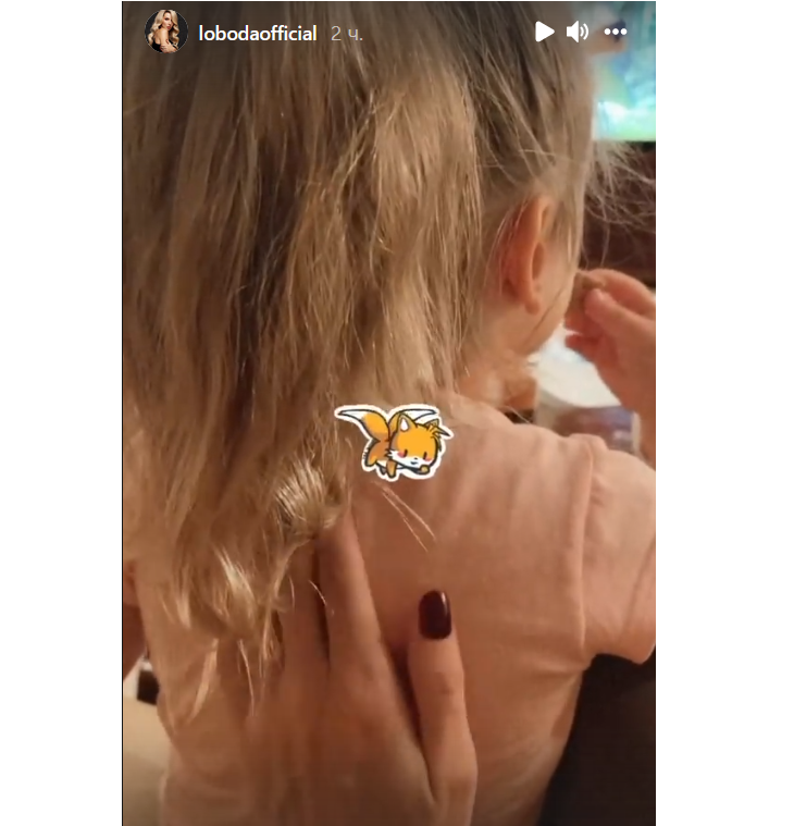 Лобода показала дочь Тильду, сидящую лицом к камере: видео