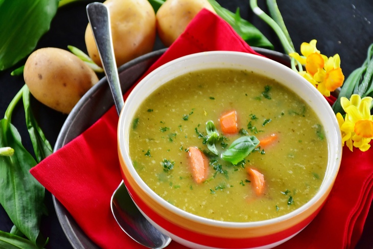 «Там соли немерено»: врач Мясников развел главный миф о пользе супов