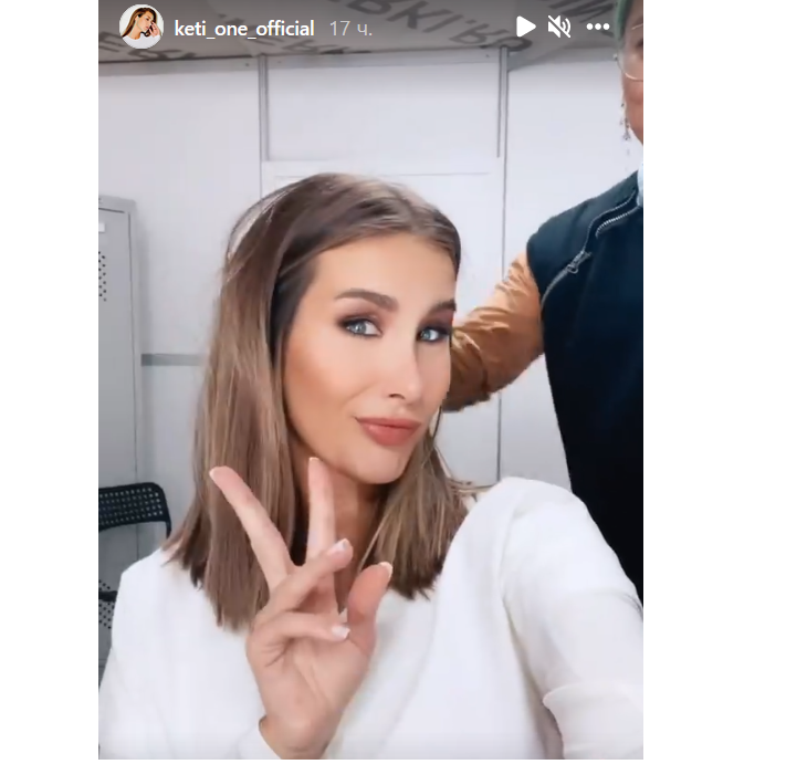 Топурия перед камерой обнажила бесконечно длинные ноги: видео