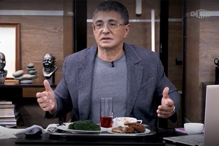 «Болезнь протекает легче»: Мясников рассказал о пользе куриного бульона