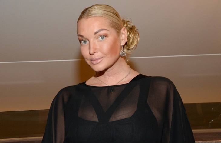 В микрострингах на ниточках: Волочкова снова показала тело во всей красе