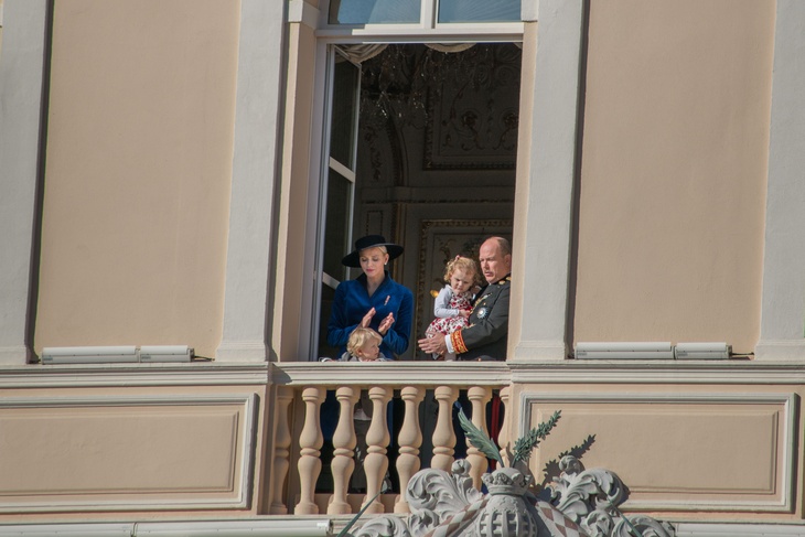 Через полгода: княгиня Монако Шарлен вернулась к мужу и детям
