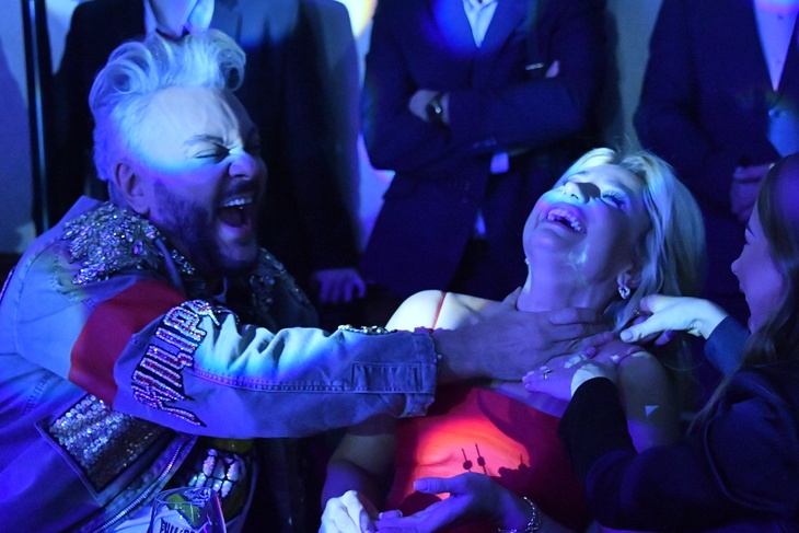 «Бесповоротно влюбился»: Филипп Киркоров рассказал с кем провел эту ночь