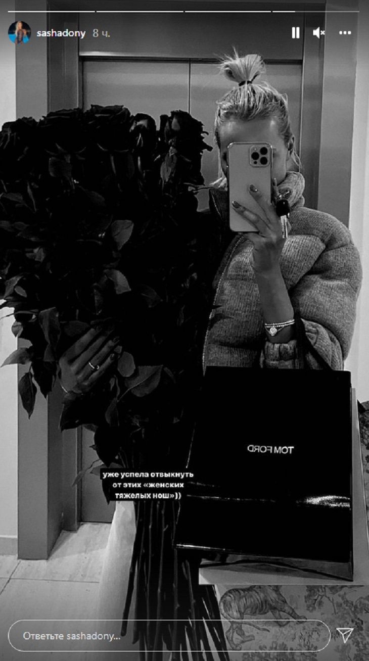 А Тимати не баловал: Саше Дони подарили огромный букет роз, который она назвала «тяжелой ношей»