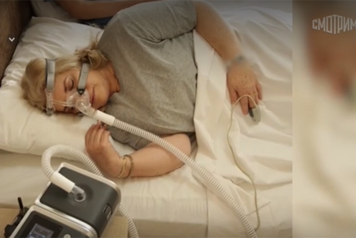 «Спать в маске»: доктор Мясников рассказал, как избавиться от храпа