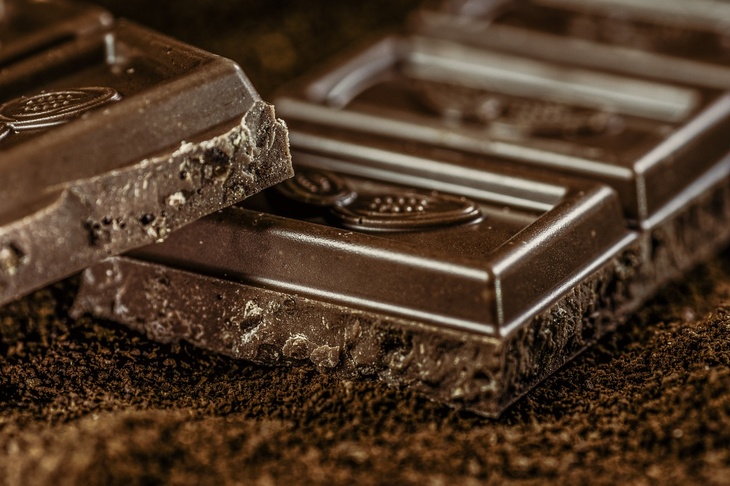 Диетолог рассказала, что будет, если каждый день есть горький шоколад