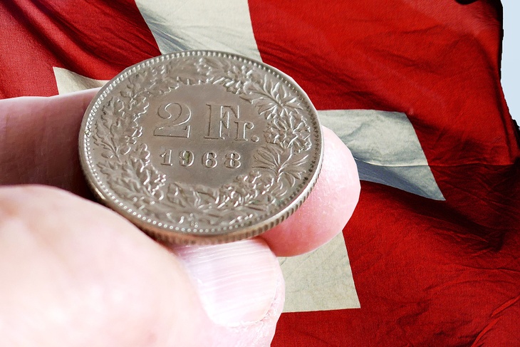 Для хранения сбережений экономист рекомендует швейцарский франк