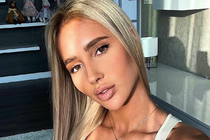 «Идеальная пися»: любовница Тимати до треска обтянула свою «ракушку» эффектным комбинезоном «Идеальная пися»: любовница Тимати до треска обтянула свою «ракушку» эффектным комбинезоном