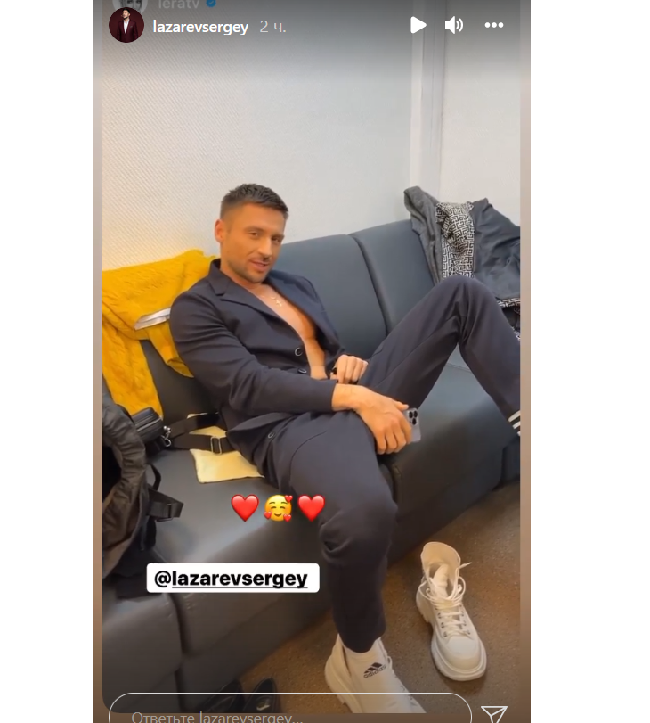 Лазарев с голым торсом поцеловал и раздел Кудрявцеву: видео