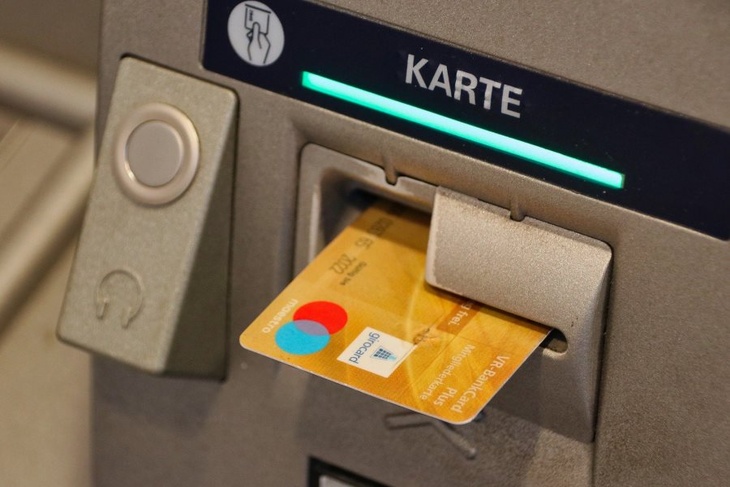 Воры опустошили «пластик»: вернет ли банк деньги, снятые с карты мошенниками
