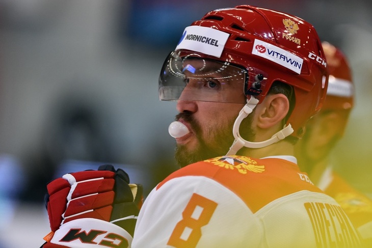 Малыш Овечкина едва держится на льду, но уже блистательно играет с лучшими хоккеистами НХЛ: видео