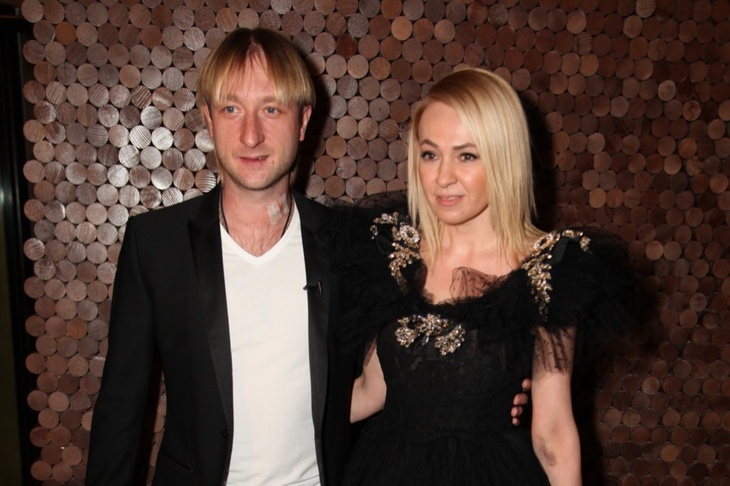 Трогательные объятия Плющенко и Рудковской попали на камеры: видео