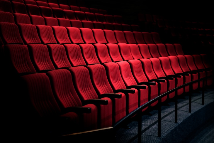 Владельцы петербургских кинотеатров потребовали от Беглова отменить QR-коды