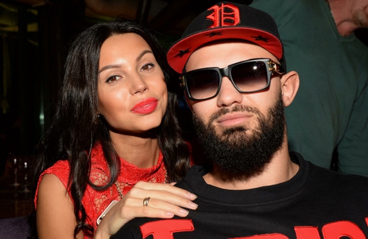 Самойлова на Мальдивах впечатлила внушительным «орехом» в стрингах: видео