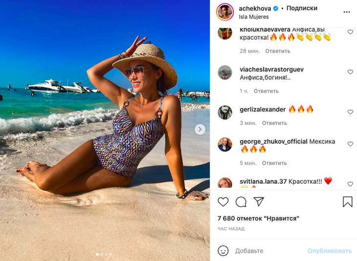 «Секси-булочки»: Чехова обтянула гром-бедра пестрым монокини