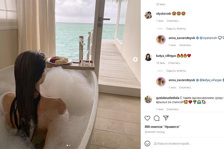 Голая Анна Заворотнюк разлеглась в ванне с шампанским