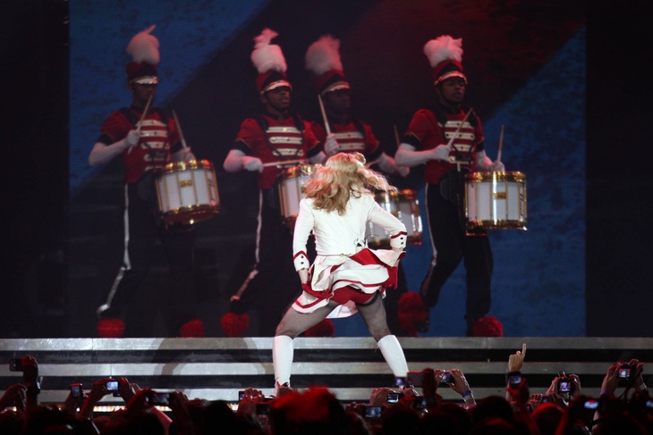Алла Духова оценила жаркие танцы 63-летней Мадонны
