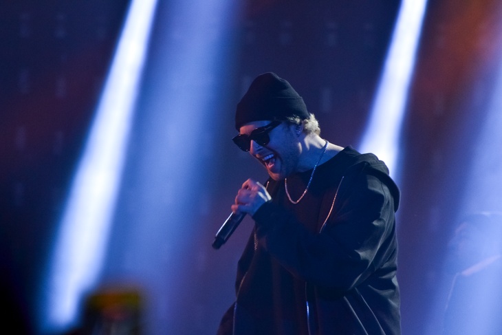 Крид, Бузова, Глюкоза и Кока: звезды шоу-бизнеса рассказали, как отметят новый год и спели песни