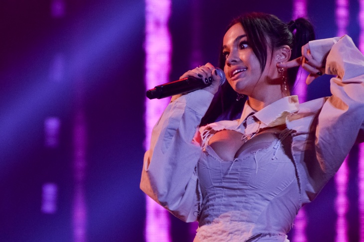 Тиктокеры захватили новый год: Карнавал, Милохин и Бабич вышли на сцену праздничной программы