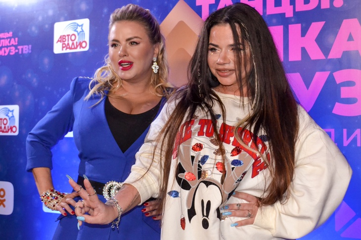 Семенович, Карнавал, Седокова и Лорак померились грудью на съемках новогоднего шоу «МУЗ-ТВ»: фото