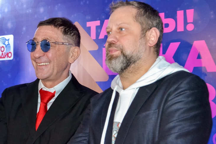 Семенович, Карнавал, Седокова и Лорак померились грудью на съемках новогоднего шоу «МУЗ-ТВ»: фото