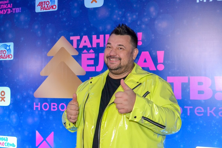 Семенович, Карнавал, Седокова и Лорак померились грудью на съемках новогоднего шоу «МУЗ-ТВ»: фото