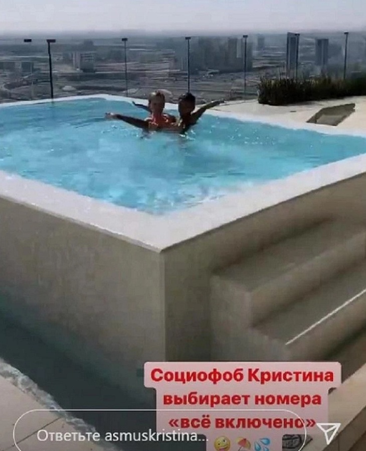«Простите все, кого я буду бесить»: Кристина Асмус показала, с кем улетела отдыхать в Дубай