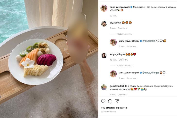 Голая Анна Заворотнюк разлеглась в ванне с шампанским