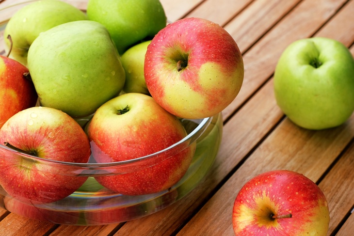 Нутрициолог рассказала, яблоки какого цвета полезнее других