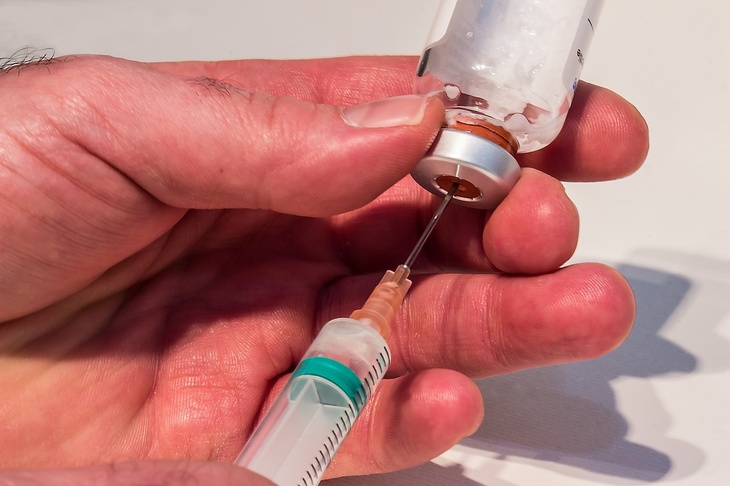Инфекционист объяснил, почему баня может уничтожить прививку от ковида