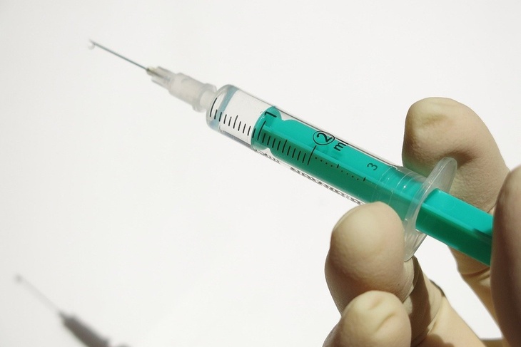 Иммунолог Крючков объяснил нереалистичность вакцинации 100% населения России