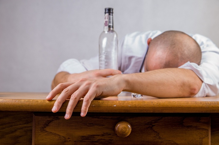 Нарколог объяснил россиянам главное отличие пьянства от алкоголизма