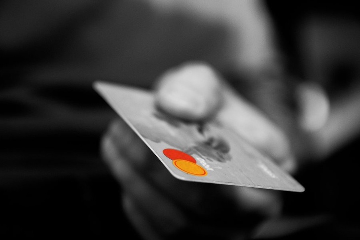 Что нужно сделать, выкидывая банковскую карту или «кредитку»