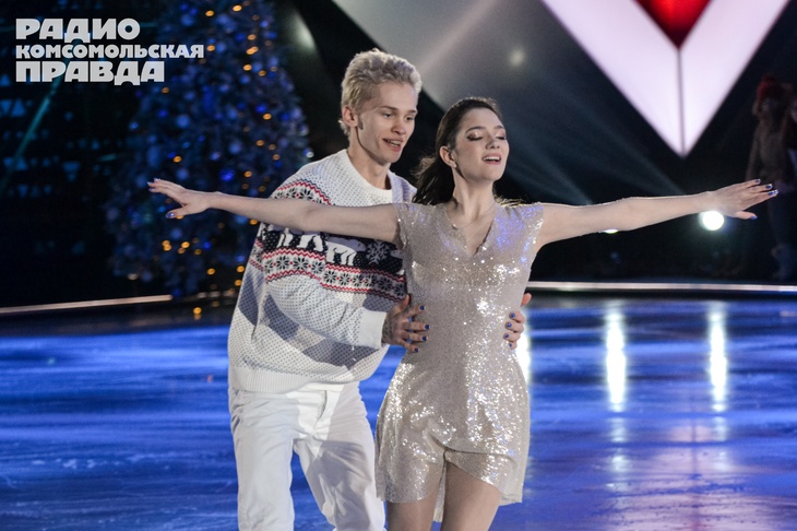 Самый новогодний поцелуй: фоторепортаж с долгожданного номера Милохина и Медведевой 