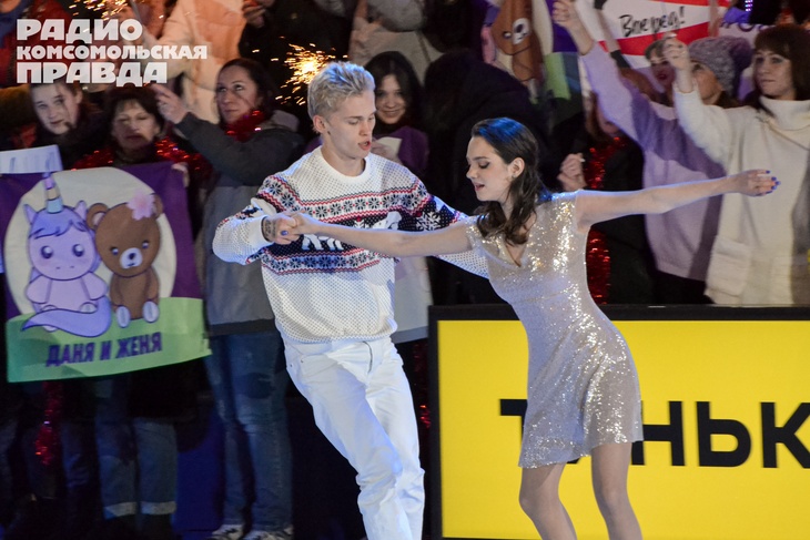 Самый новогодний поцелуй: фоторепортаж с долгожданного номера Милохина и Медведевой 