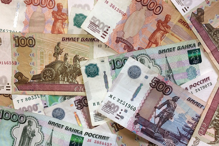 Бешеная инфляция: накануне Нового года рубль снова рухнул по отношению к доллару 