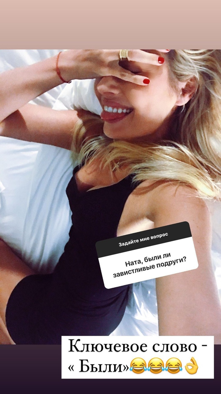 Рудова засветила «сочные дыньки» в дерзком платье без лифчика