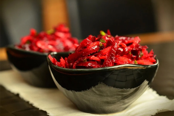 «Так вкуснее!»: в программе Мясникова раскрыли секрет идеальных овощей для новогодних салатов