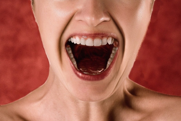 Стоматолог объяснила, как коронавирус может повлиять на зубы