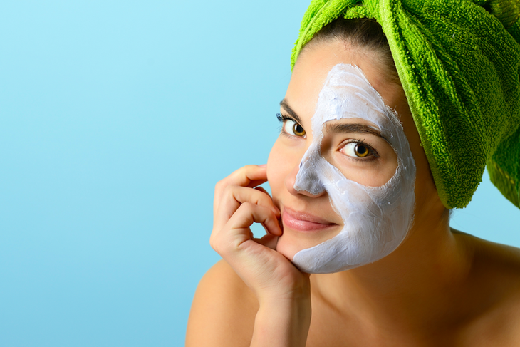 Косметолог назвал бытовые привычки, которые вредят коже