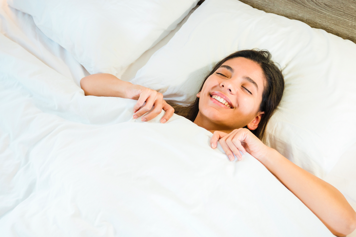 Сон без пижамы и белья помогает похудеть и проснуться без отеков