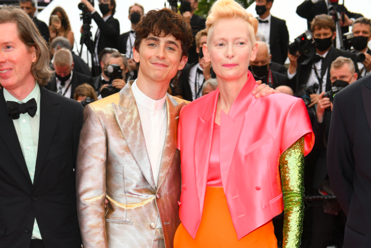 Как Тимоти Шаламе повлиял на мужскую моду и приучил носить стразы Как Тимоти Шаламе повлиял на мужскую моду и приучил носить стразы