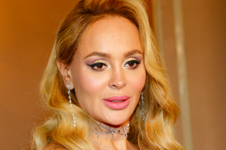 Пластический хирург оценил, сколько Калашникова потратила тюнинг внешности